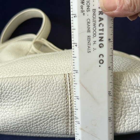 Vintage J.Crew White Pebbled Leather Hobo/Tote Bag - Picture 11 of 12
